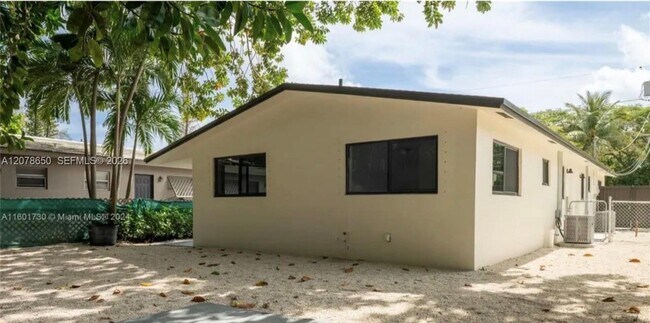 Building Photo - 1949 Riverside Dr