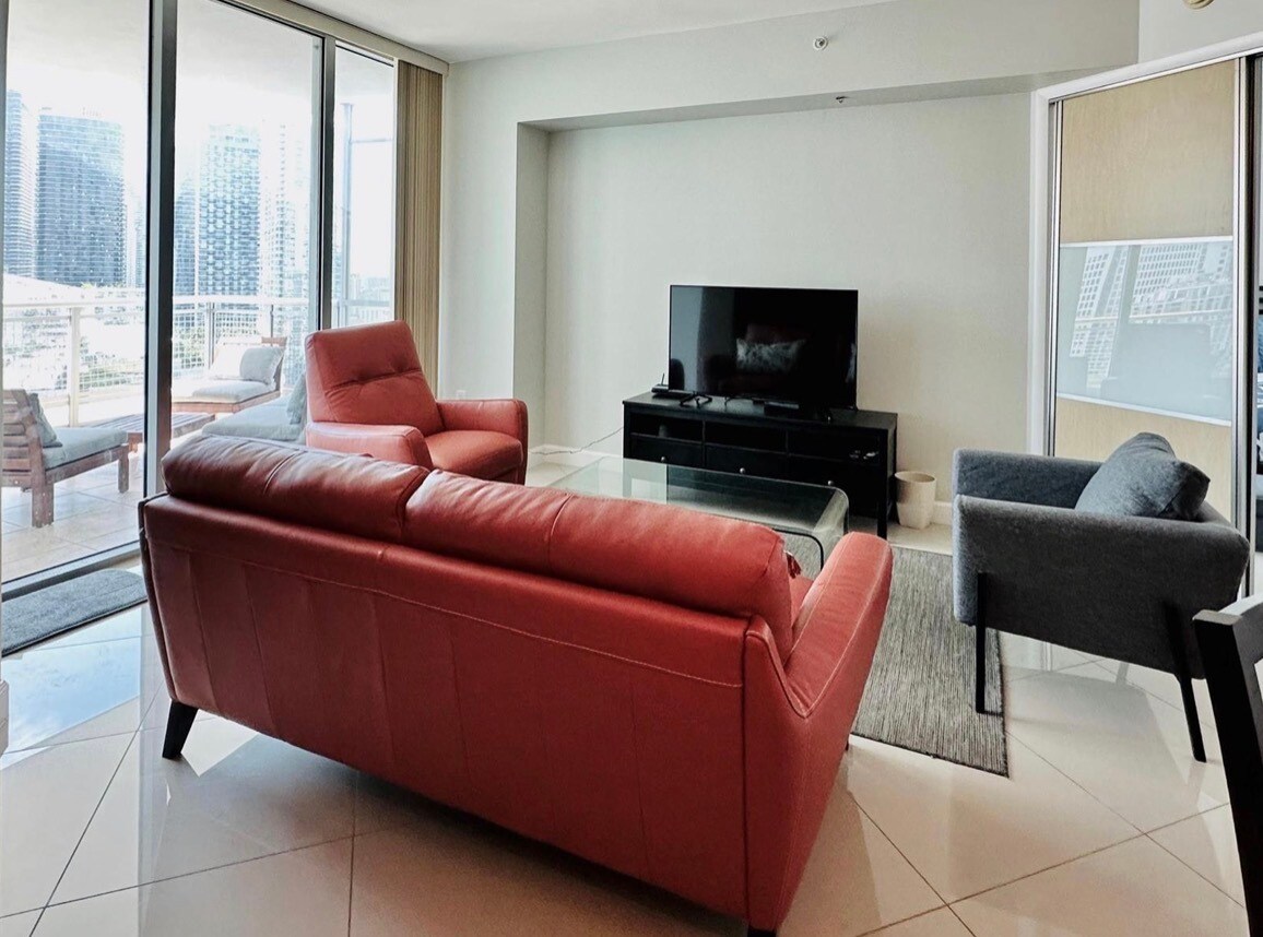 Building Photo - 350 S Miami Ave