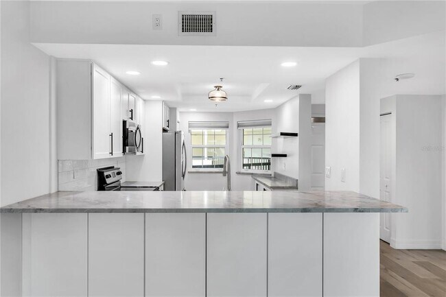 Building Photo - 1000 S Harbour Island Blvd