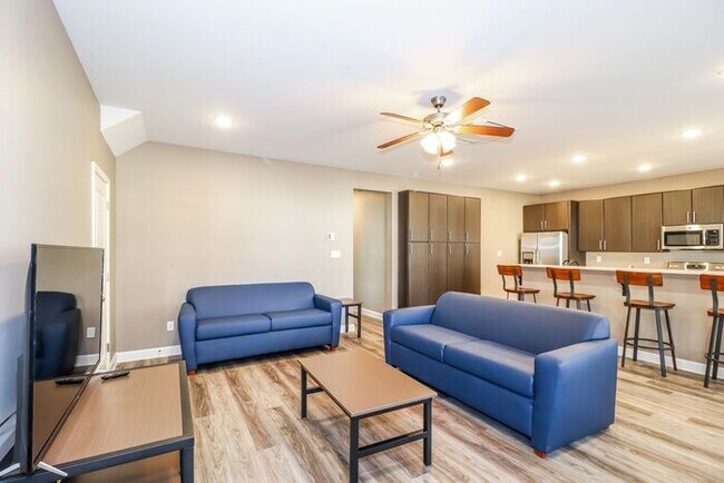 Building Photo - Roommate Housing Near the University of Memphis – Limited-Time Move-In Special