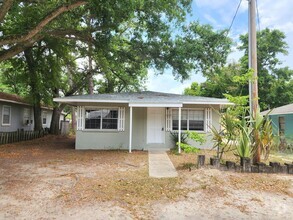 Building Photo - Centrally Located In Gulf Shores!
