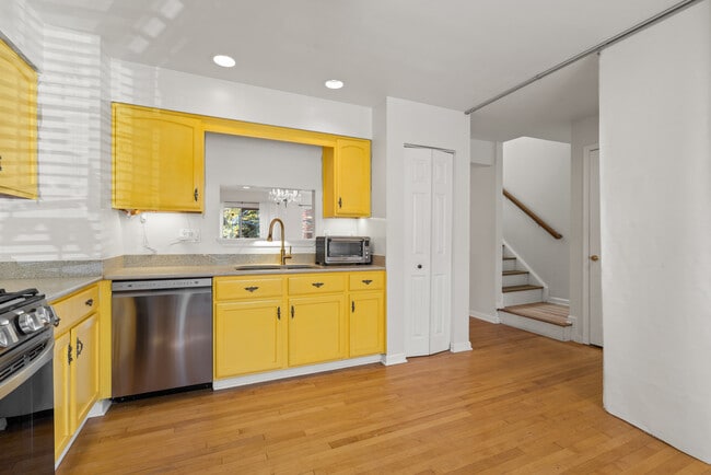 Building Photo - 7417 Wilma Ln