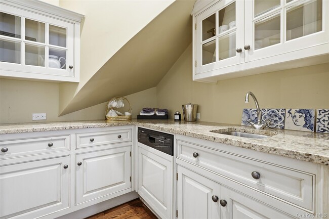 Building Photo - 5 Rock Shelter Rd