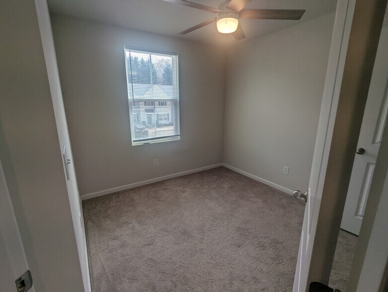 Building Photo - 133 Fernside Ct