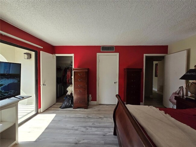 Building Photo - 105 4th Ave NE