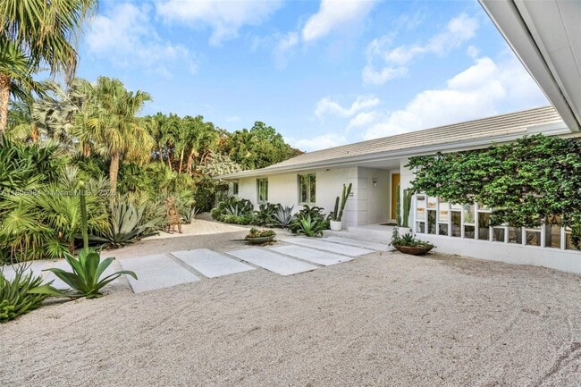 Building Photo - 250 Knollwood Dr