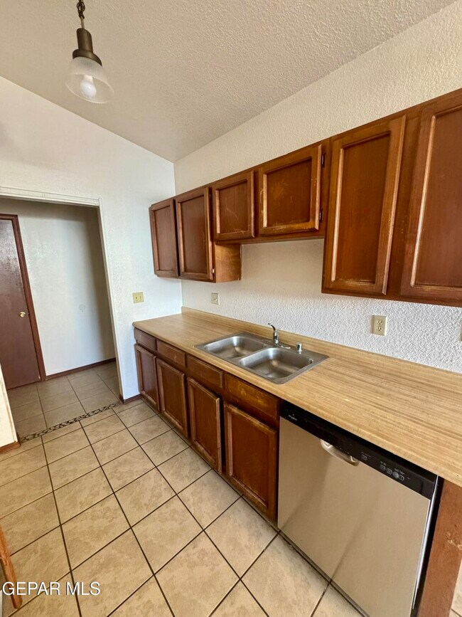 Building Photo - 10828 Quartz St