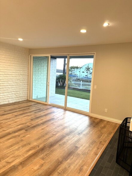 Building Photo - 4659 Park Dr