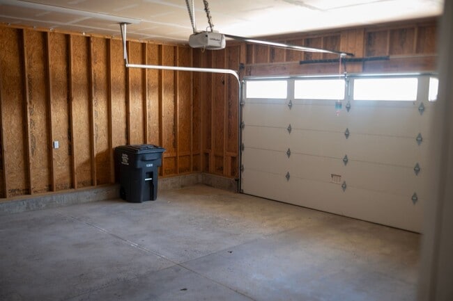Building Photo - * GAME-CHANGING-MOVE-IN-SPECIAL * 4 Bedroom, 3 Bathroom with Office for Rent