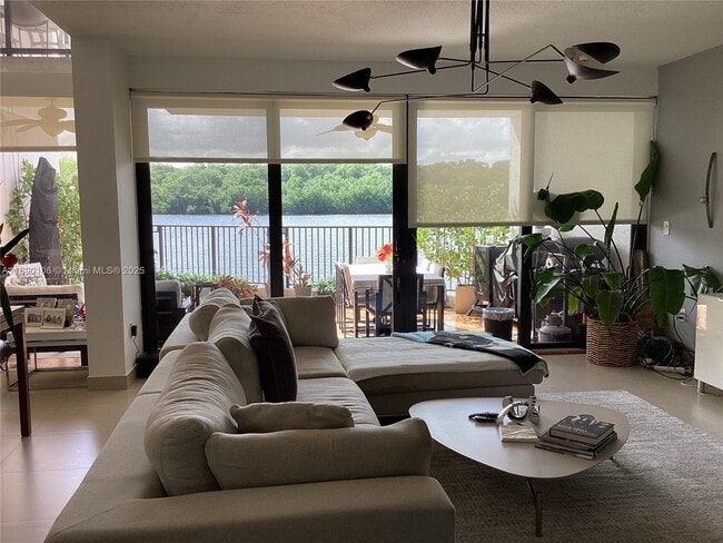 Building Photo - 460 Poinciana Island Dr
