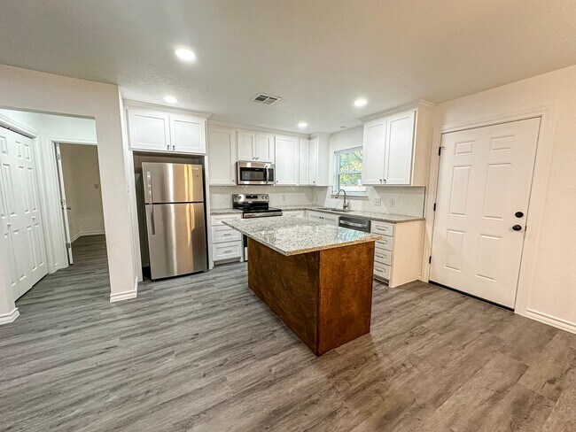 Building Photo - *NEW CONSTRUCTION* 3-Bedroom 2-Bathroom House Near Baylor!