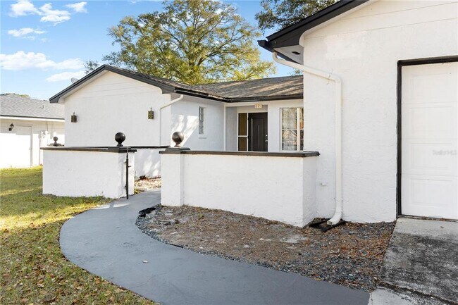 Building Photo - 621 Ashberry Ln