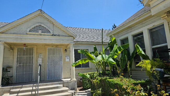 Building Photo - 354 1/2 Douglas St