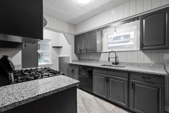 Building Photo - Stunning 4 bedroom home in McKeesport available July 1!