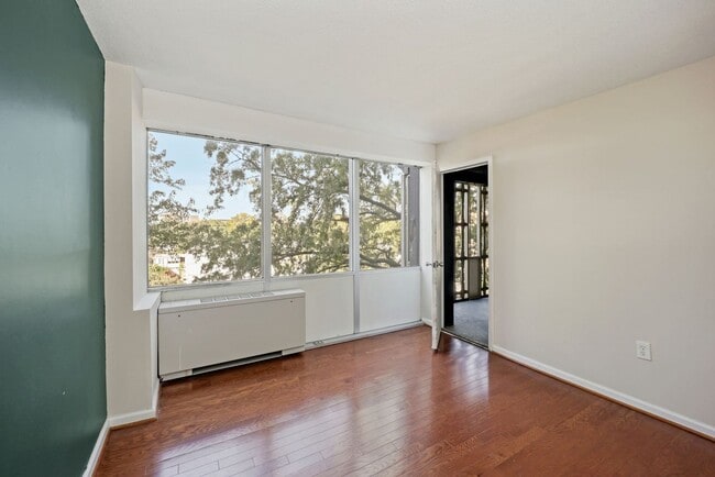 Building Photo - One month free rent with a lease start date on or before February 28th, 2026! 1 bedroom 1 bathroo...