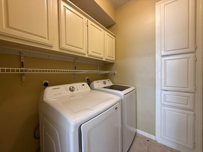 Building Photo - 3411 Ashfield Dr