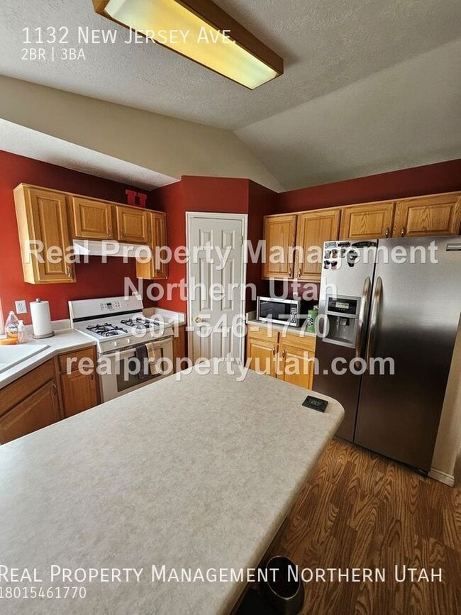 Building Photo - 1132 150 W
