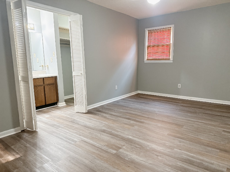 Building Photo - 233 Markwood Dr