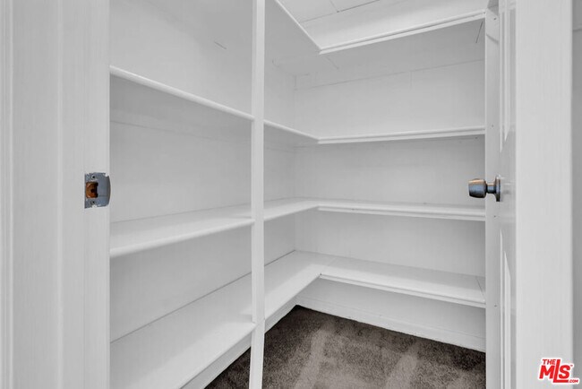 Building Photo - 8642 Gregory Wy