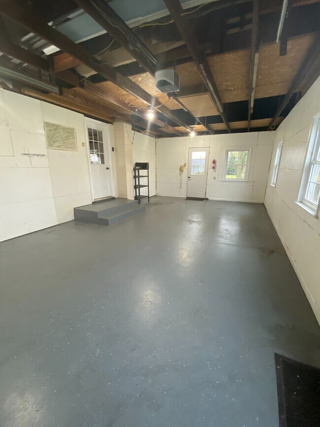 Building Photo - 5526 PA-25