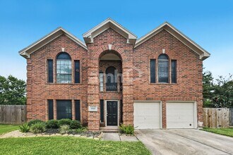 Building Photo - 10917 Spruce Dr N