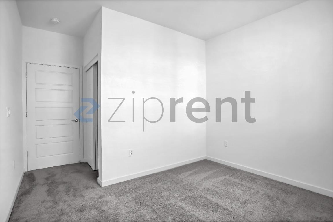 Building Photo - Unit