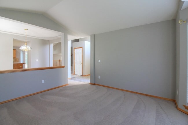 Building Photo - 4 Bed/3 Bath South Richland Home