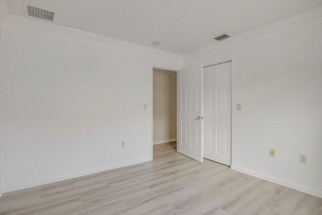 Building Photo - 10208 White Water Lily Way