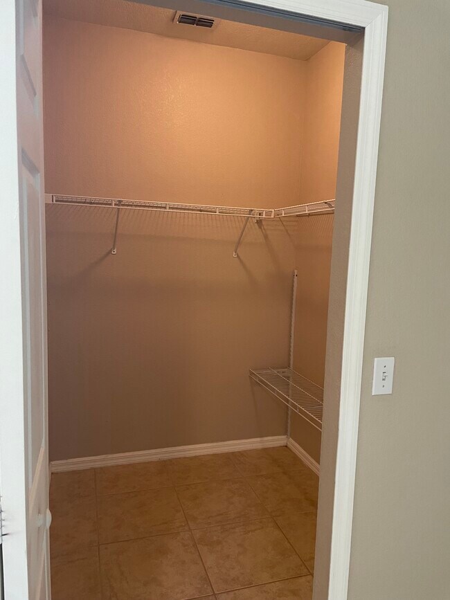 Building Photo - 303 Southern Pecan Cir