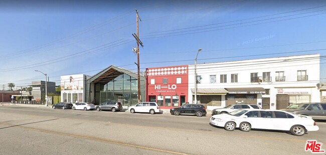 Building Photo - 2530 Carmona Ave