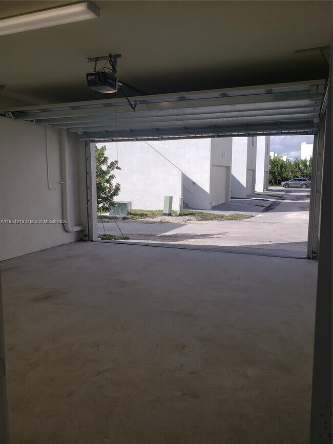 Building Photo - 10275 NW 66th St