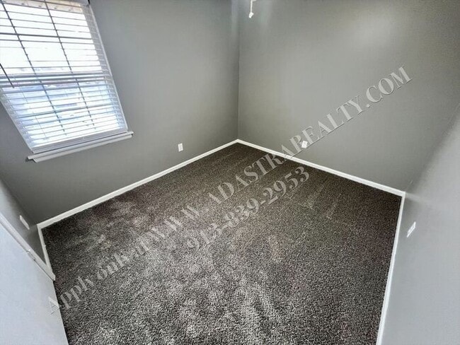 Building Photo - Affordable Living in Kansas City-Available NOW!!