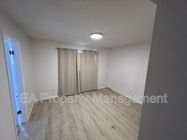 Building Photo - 11620 Versailles Ave NE