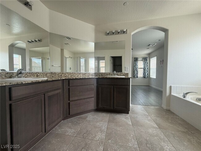 Building Photo - 2229 Mundare Dr
