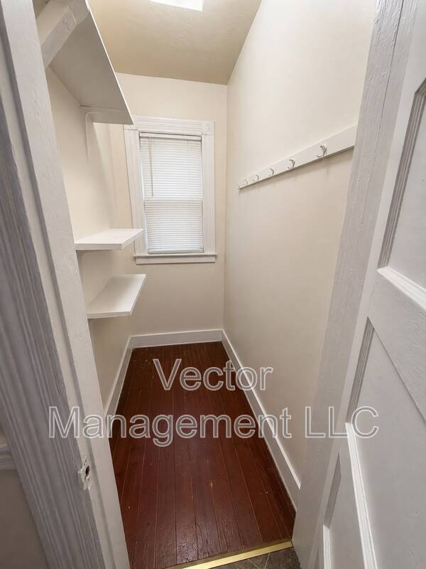 Building Photo - 116 Rennell St