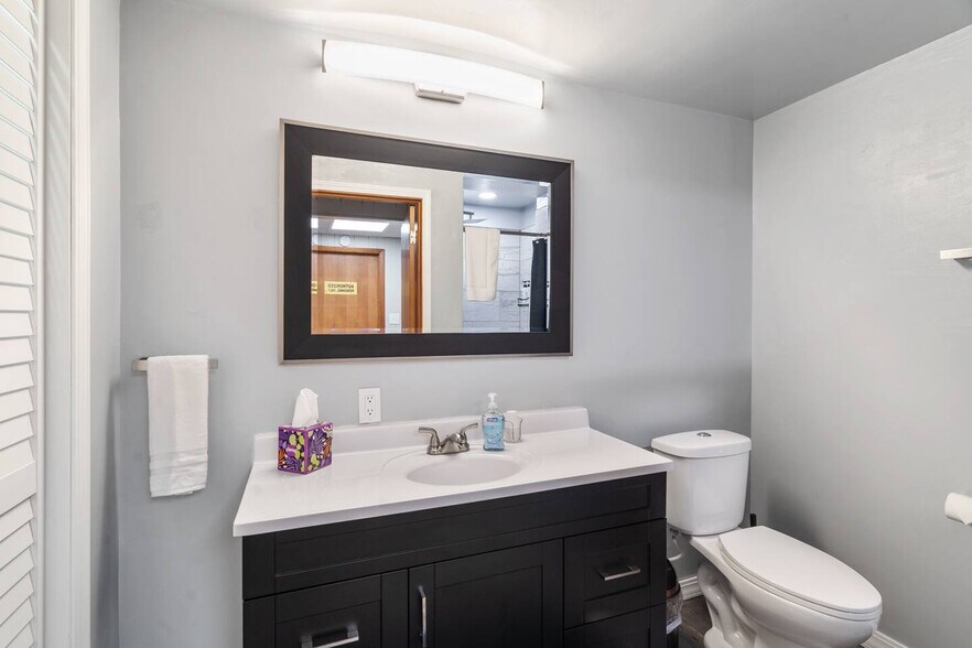 Building Photo - 1212 Circle Dr