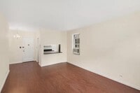 Building Photo - 640 W 231st St