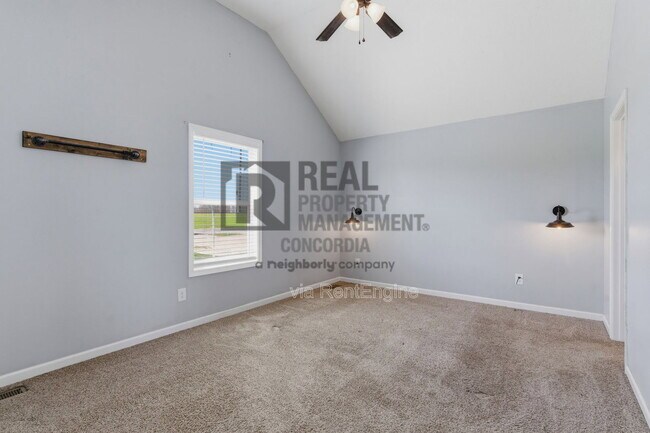 Building Photo - 312 Meadows Rd