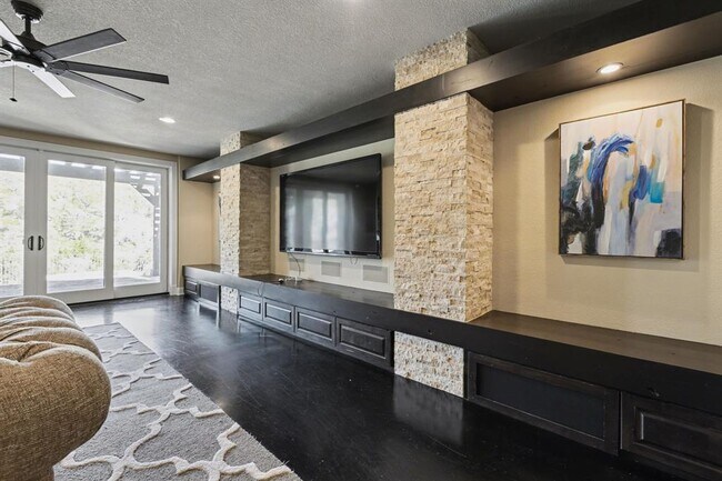 Building Photo - 121 Burgess Ln