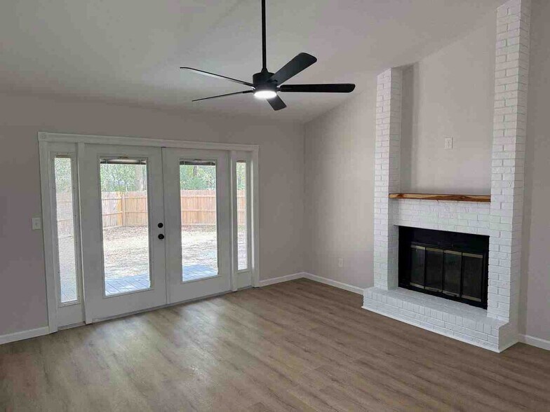 Building Photo - 208 Cottonwood Ct