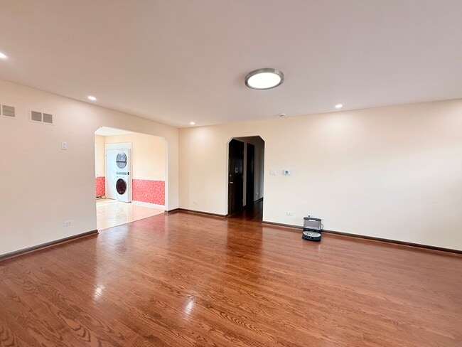 Building Photo - 4220 Oakton St