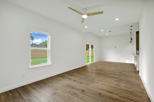 Building Photo - 5731 Belvedere Dr
