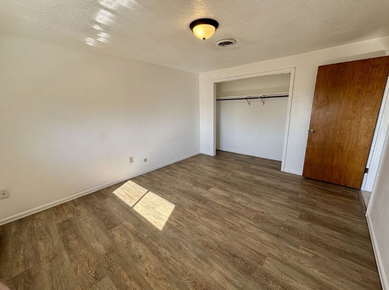 Building Photo - 495 E 2650 N