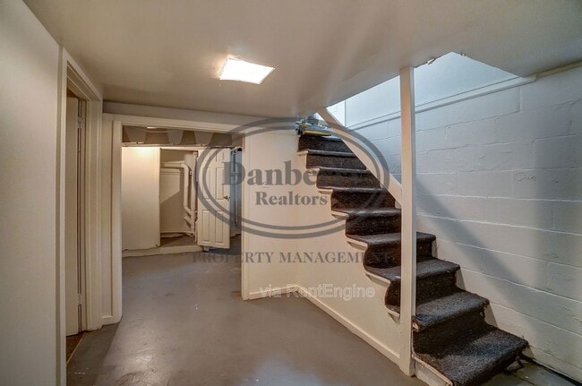 Building Photo - 1017 Searles Rd