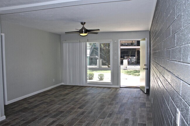 Interior Photo - 326 West Earll Drive NEW
