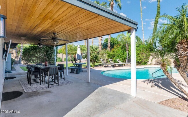 Building Photo - 3234 E Larkspur Dr