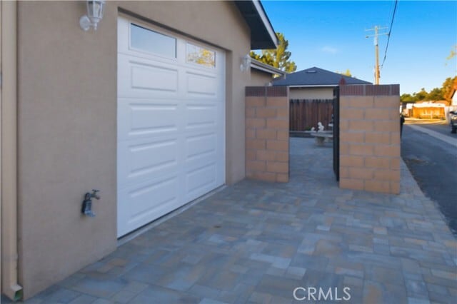 Building Photo - 215 E 2nd St