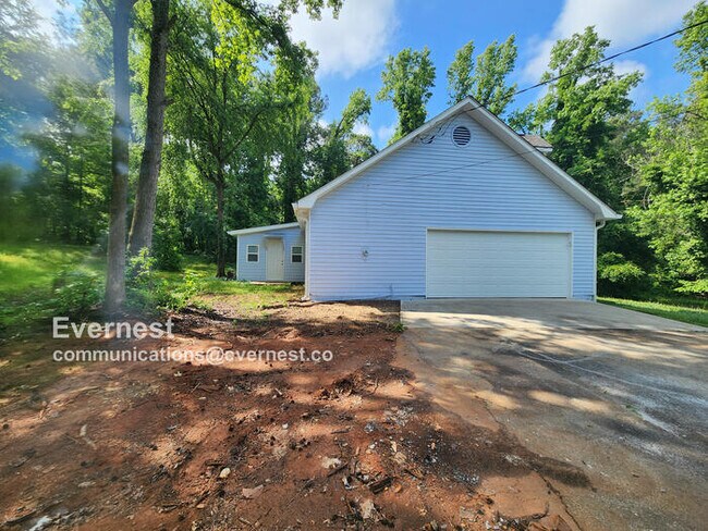 Building Photo - 780 Twin Pines Rd