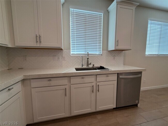 Building Photo - 227 Jaldena Ln