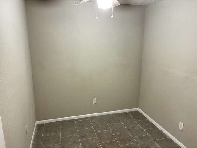 Building Photo - 6330 Fabian Dr